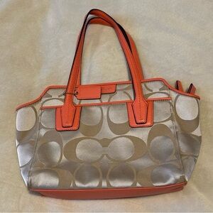 TAYLOR SIGNATURE BETTE MINI TOTE CROSSBODY COACH F28641 SILVERL/LIGHT KHAKI/CORA